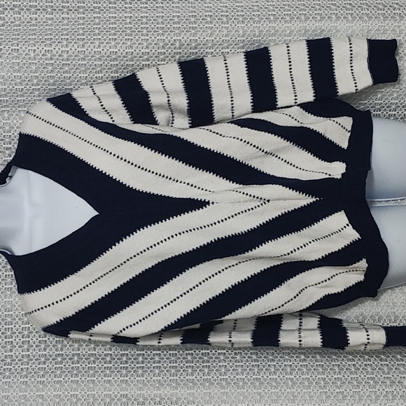 Elegant V-Neck Sweater - Navy and Cream - Picture 2 of 12